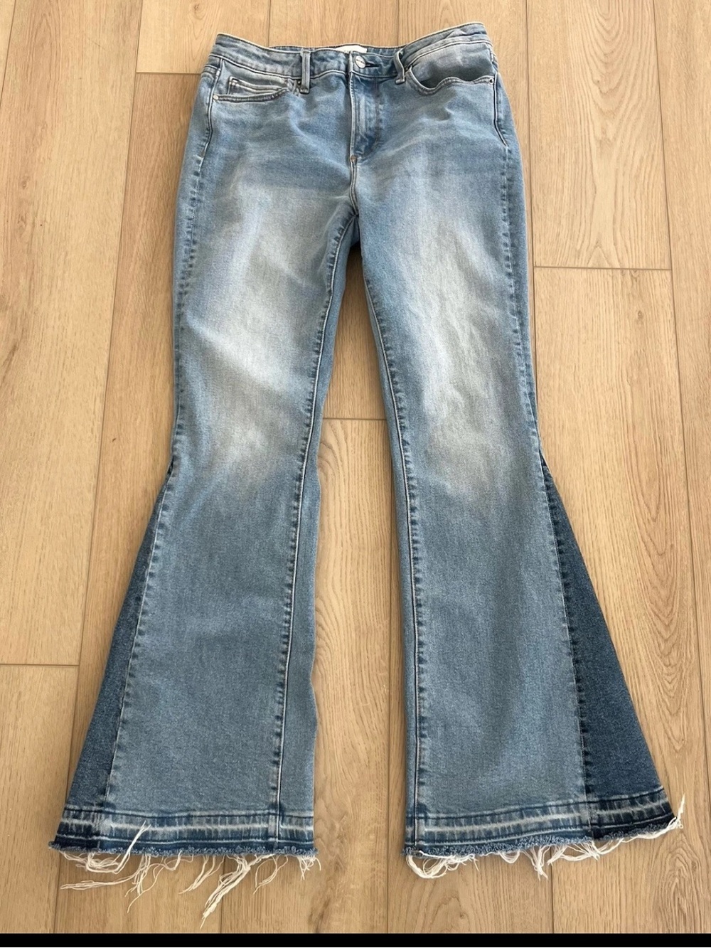 Driftwood Farrah Flare Jeans Tonal Colorblock Raw Hem Sundance Size 29x32 Boho